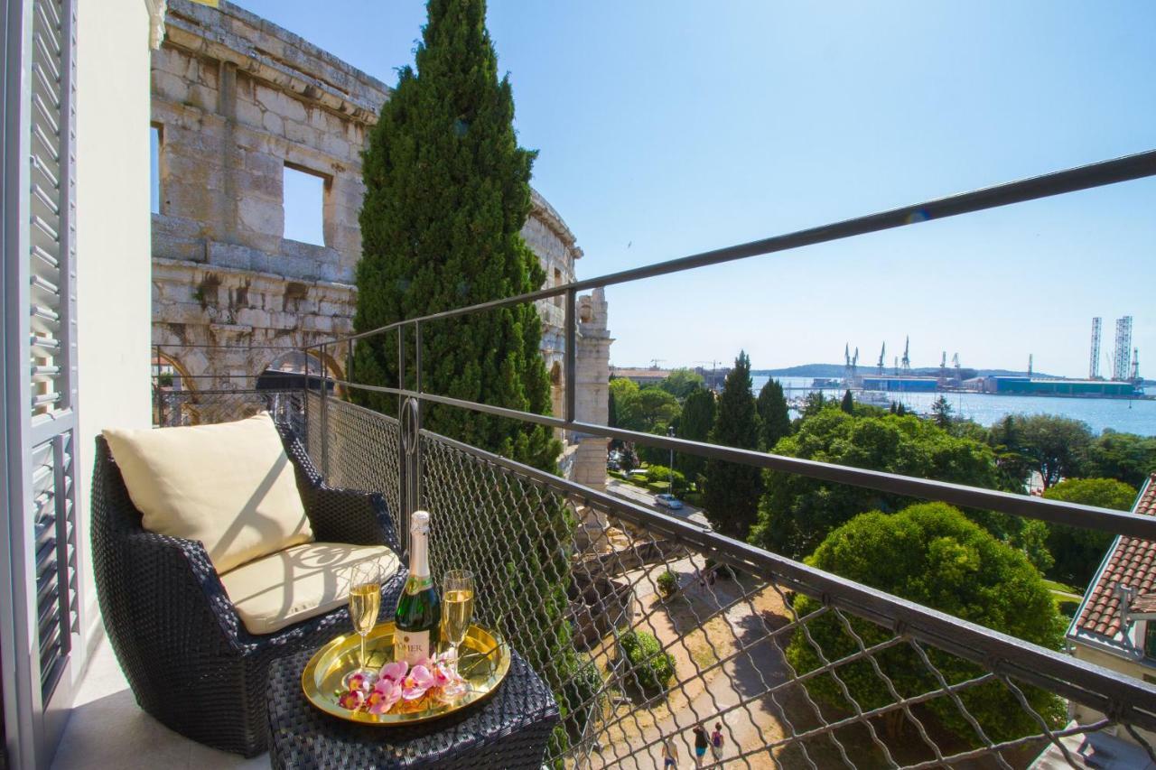 Arena & Seaview Luxurious Residence Πούλα Εξωτερικό φωτογραφία
