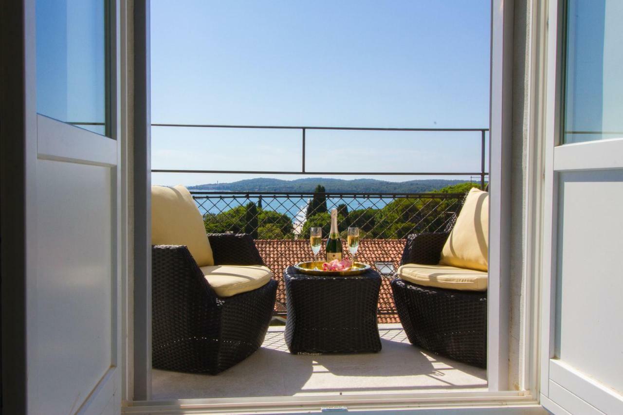 Arena & Seaview Luxurious Residence Πούλα Εξωτερικό φωτογραφία